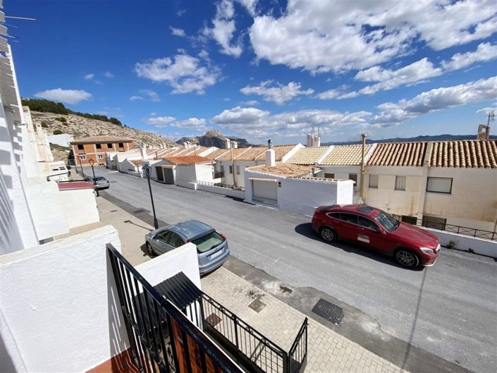 Image No.28-3 Bed Property for sale