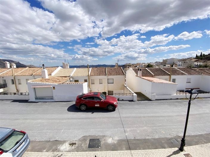 Image No.29-3 Bed Property for sale