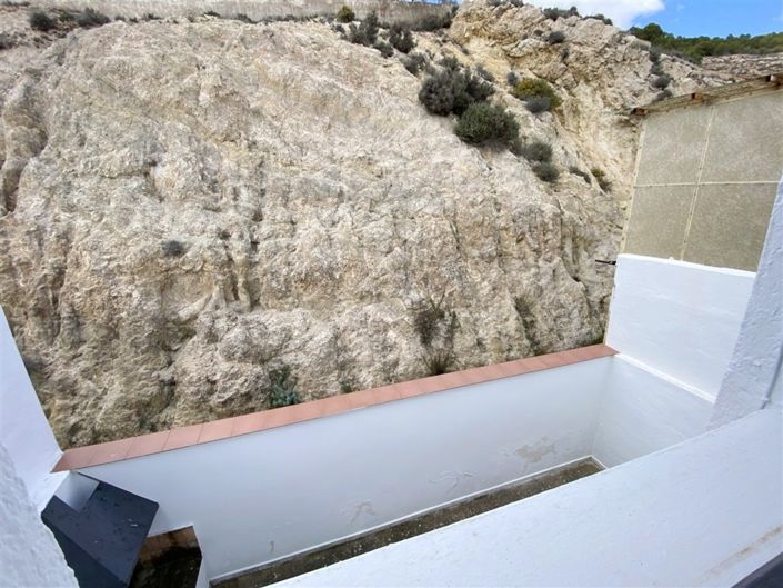 Image No.40-3 Bed Property for sale