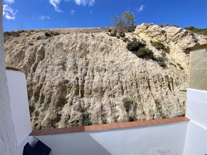 Image No.41-3 Bed Property for sale