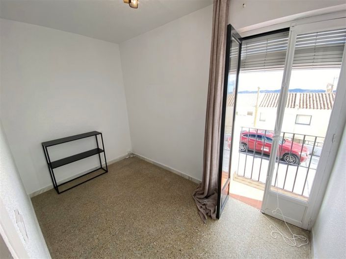 Image No.42-3 Bed Property for sale