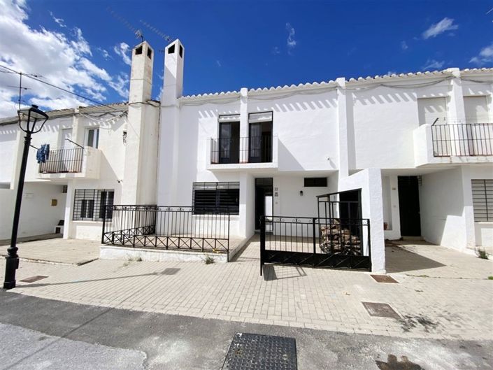 Image No.47-3 Bed Property for sale