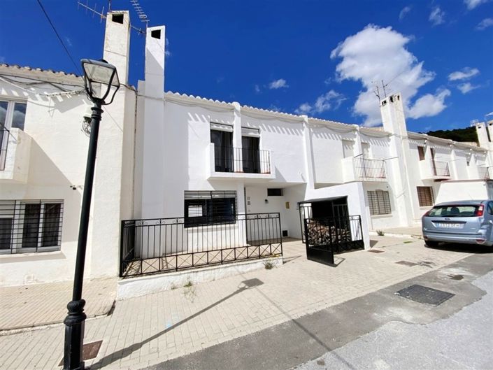 Image No.52-3 Bed Property for sale