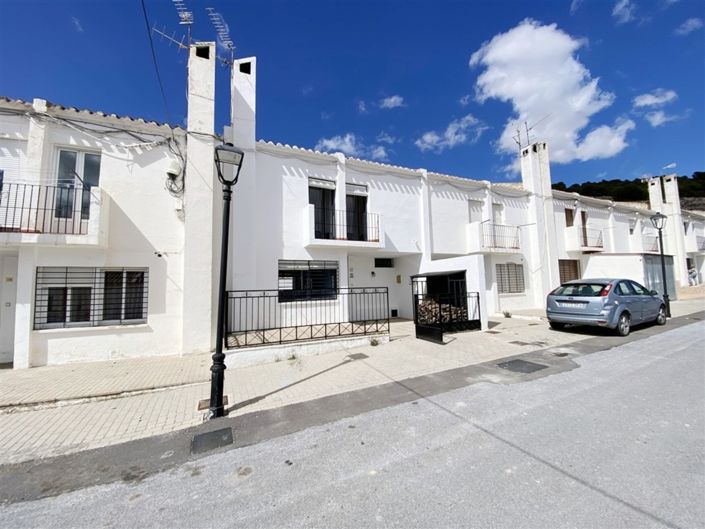 Image No.53-3 Bed Property for sale