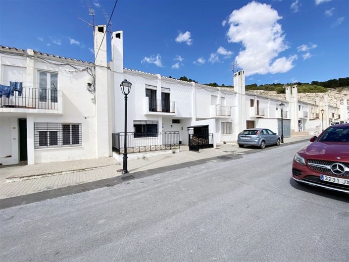 Image No.55-3 Bed Property for sale