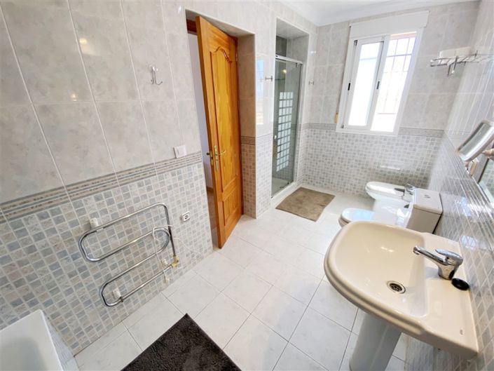 Image No.20-3 Bed Villa for sale