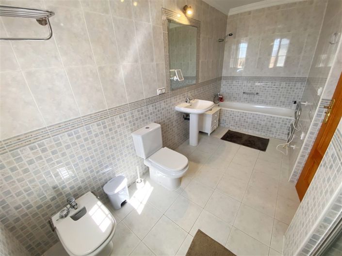 Image No.21-3 Bed Villa for sale