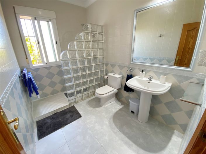 Image No.36-3 Bed Villa for sale