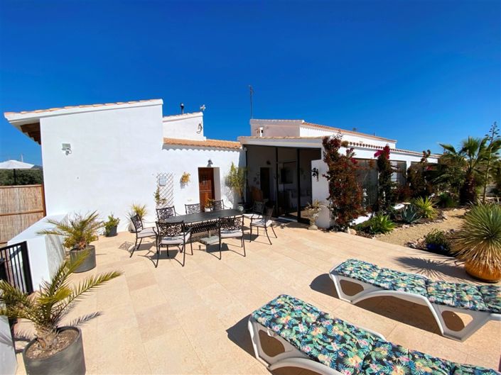 Image No.16-9 Bed Property for sale