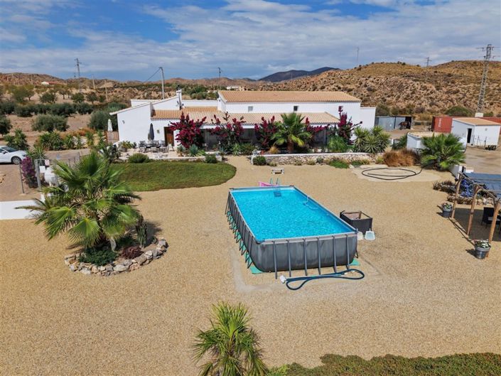 Image No.2-9 Bed Property for sale