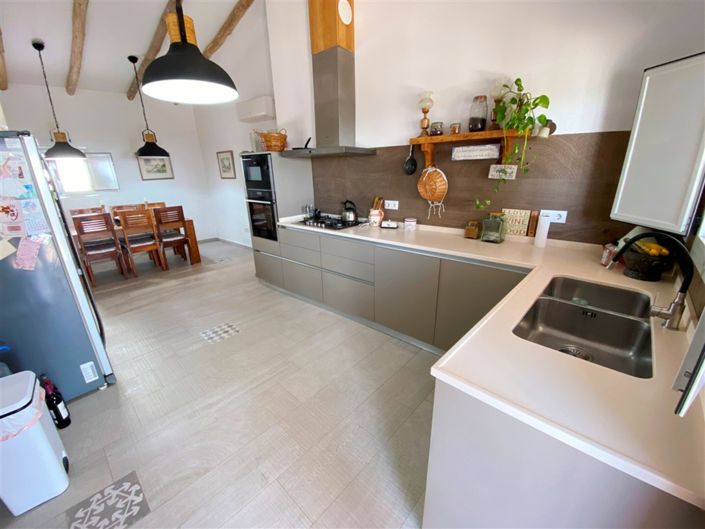 Image No.22-9 Bed Property for sale