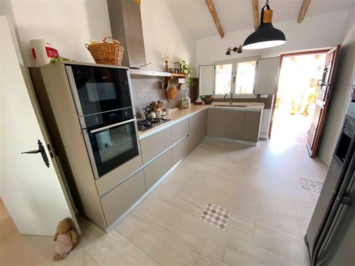 Image No.23-9 Bed Property for sale