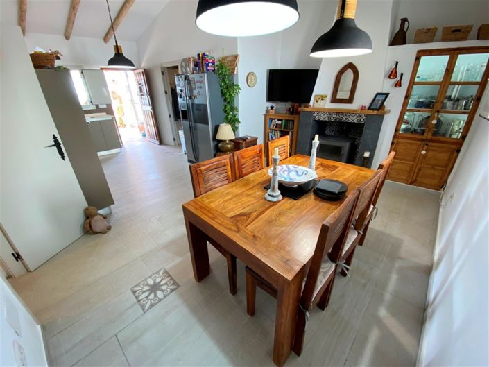 Image No.25-9 Bed Property for sale