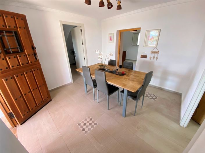 Image No.32-9 Bed Property for sale