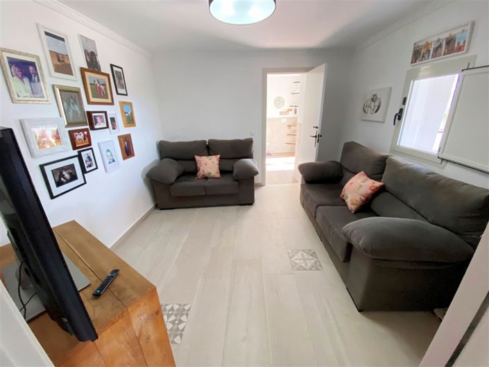 Image No.35-9 Bed Property for sale