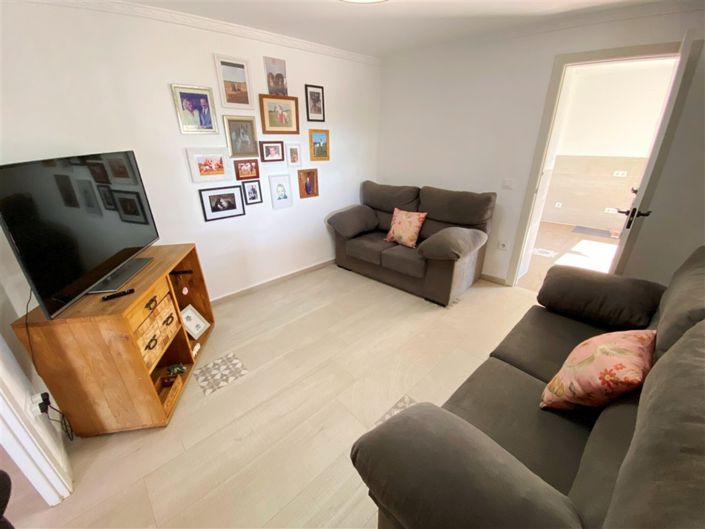 Image No.36-9 Bed Property for sale