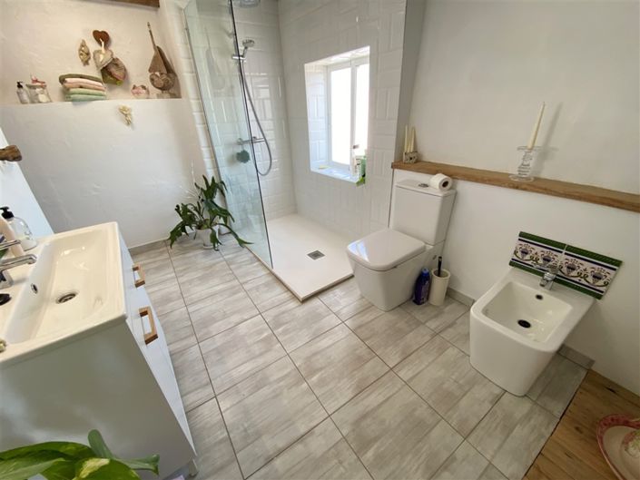 Image No.45-9 Bed Property for sale