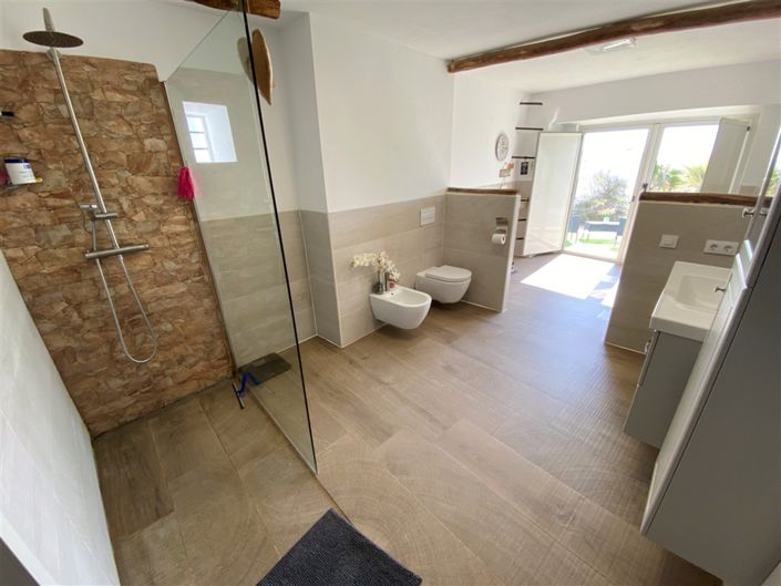 Image No.45-9 Bed Property for sale