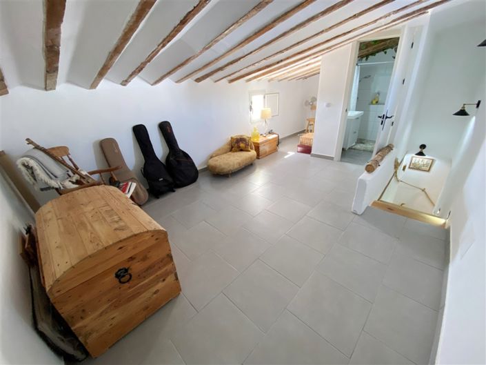 Image No.48-9 Bed Property for sale