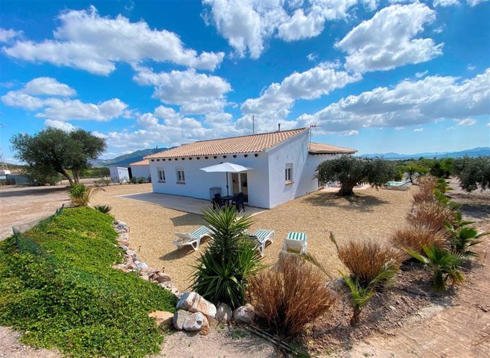 Image No.5-9 Bed Property for sale