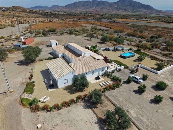 Image No.3-9 Bed Property for sale