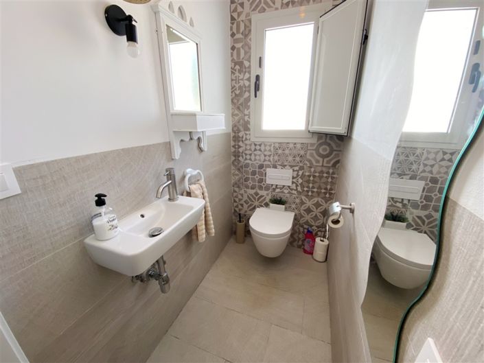 Image No.50-9 Bed Property for sale