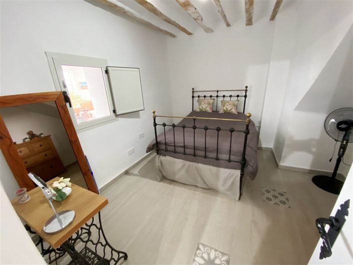 Image No.51-9 Bed Property for sale