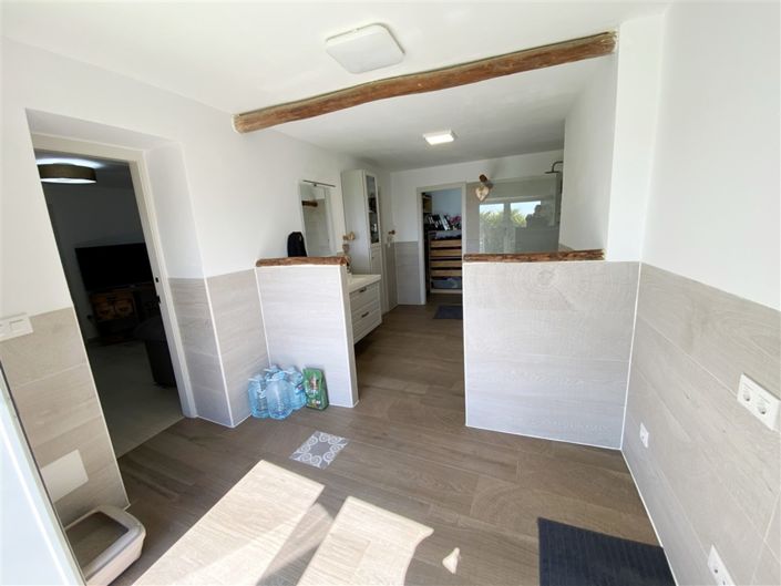 Image No.58-9 Bed Property for sale