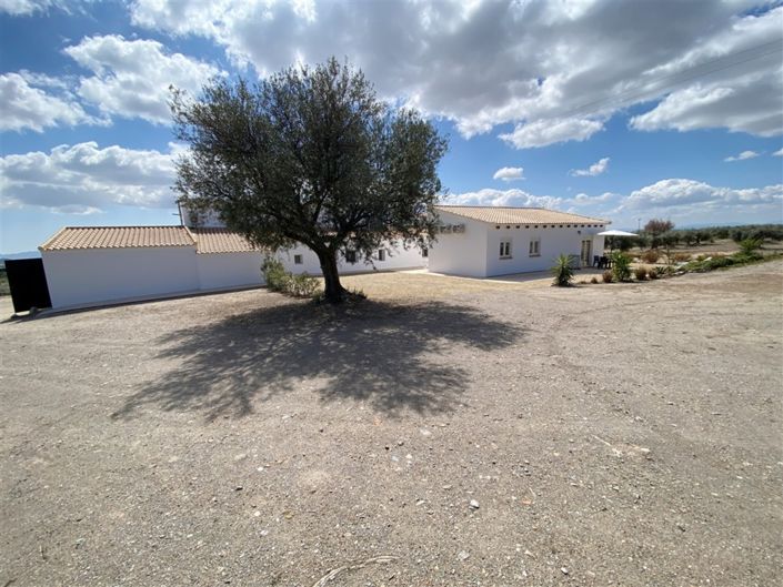 Image No.8-9 Bed Property for sale