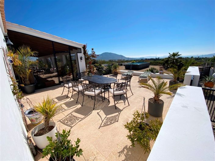 Image No.9-9 Bed Property for sale