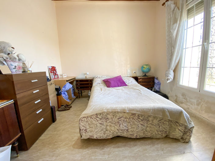 Image No.12-3 Bed Property for sale