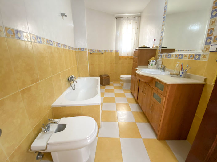 Image No.15-5 Bed Property for sale