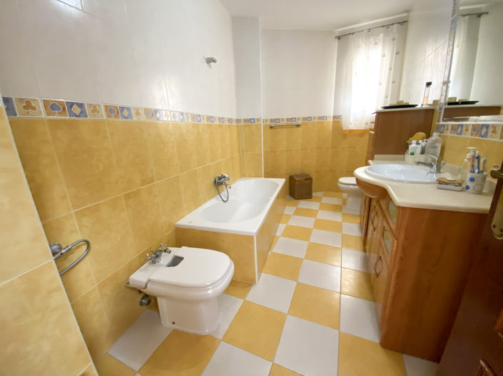 Image No.16-5 Bed Property for sale