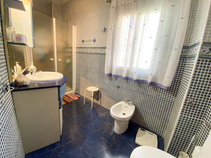 Image No.20-5 Bed Property for sale