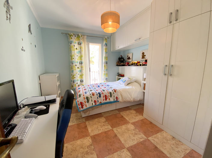 Image No.22-5 Bed Property for sale