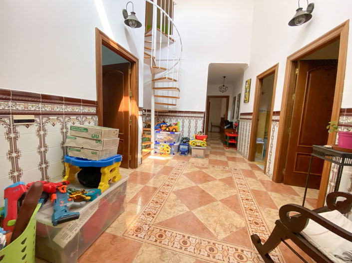 Image No.29-5 Bed Property for sale