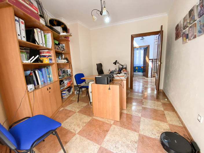 Image No.31-5 Bed Property for sale