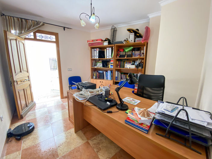 Image No.32-5 Bed Property for sale