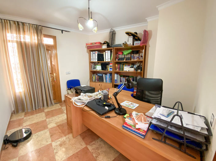 Image No.33-5 Bed Property for sale