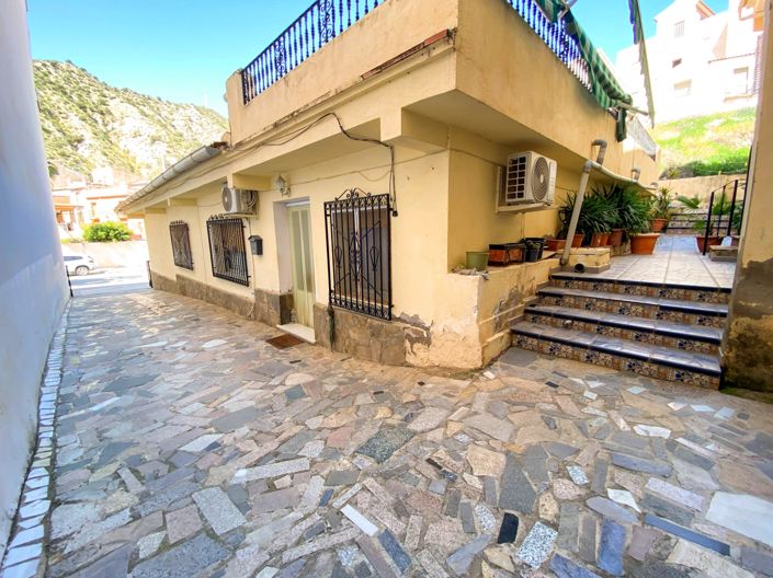 Image No.51-5 Bed Property for sale