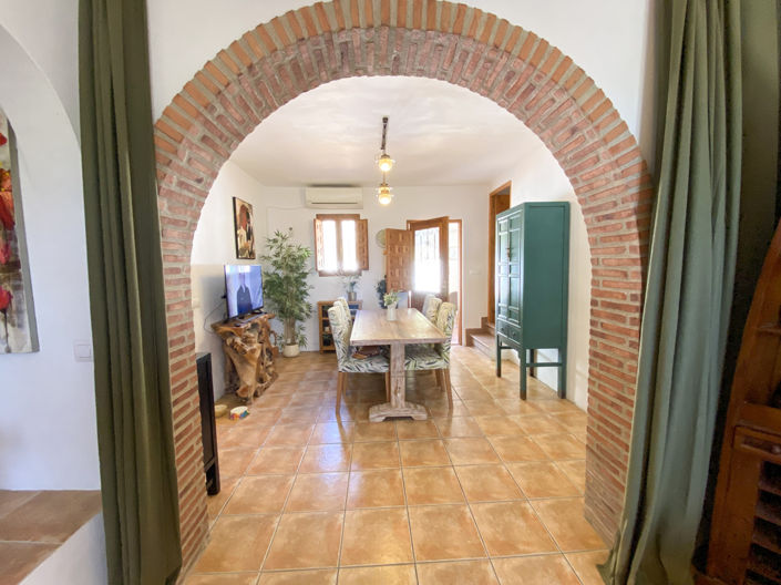 Image No.10-5 Bed Property for sale