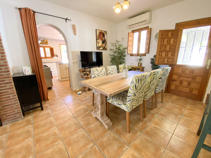 Image No.12-5 Bed Property for sale