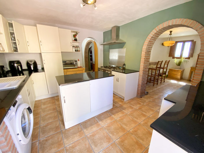 Image No.22-5 Bed Property for sale