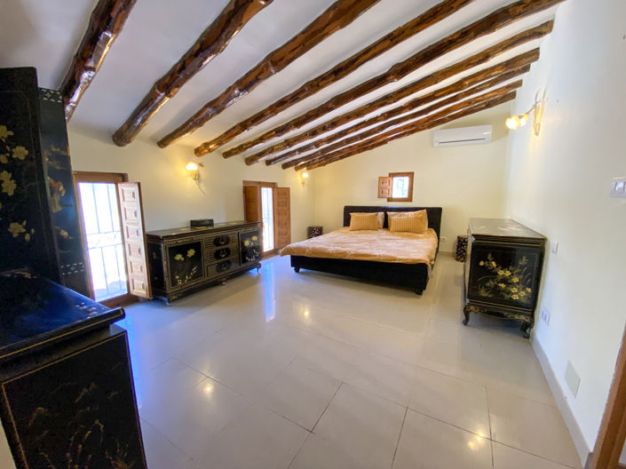 Image No.28-5 Bed Property for sale