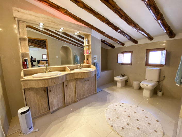 Image No.30-5 Bed Property for sale