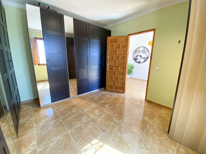 Image No.40-5 Bed Property for sale