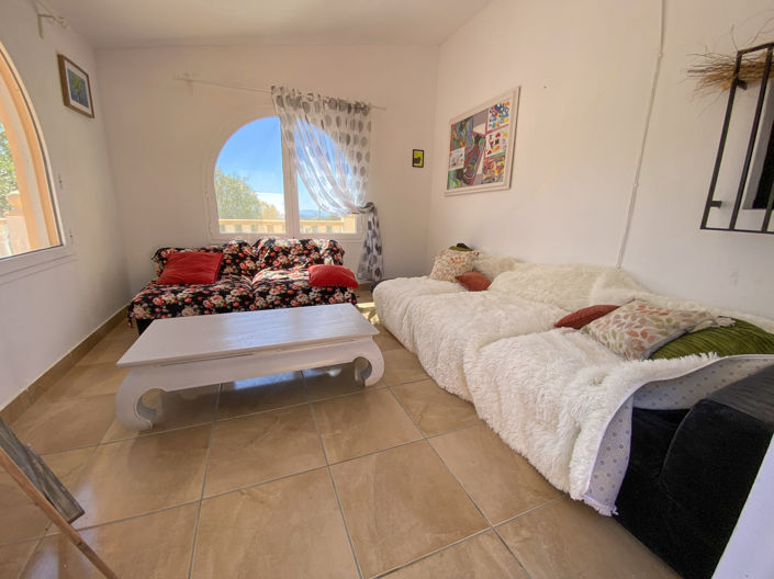 Image No.45-5 Bed Property for sale