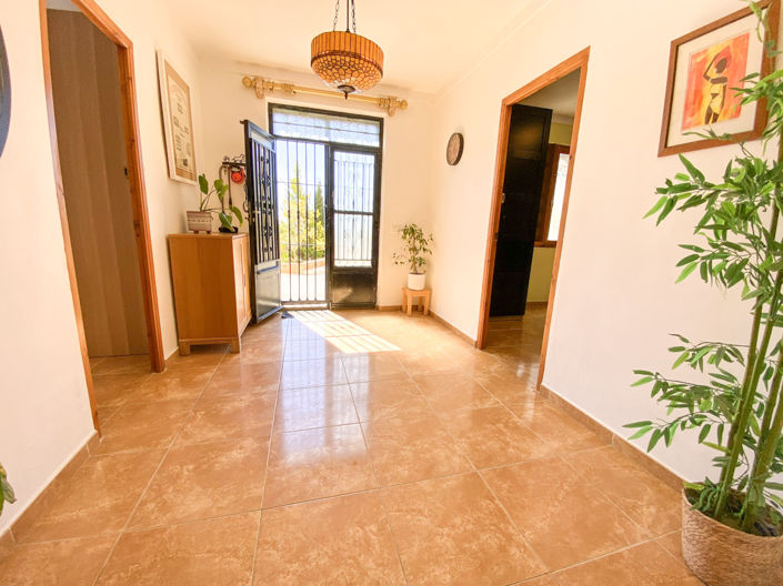 Image No.5-5 Bed Property for sale