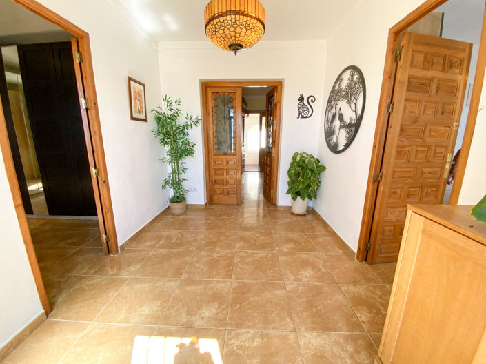 Image No.6-5 Bed Property for sale