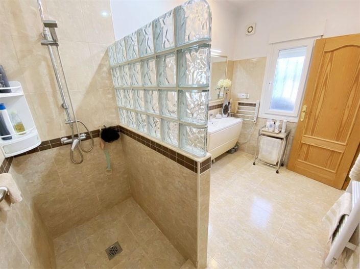 Image No.33-3 Bed Villa for sale